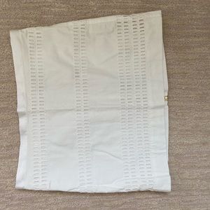 Gap embroidered white mini skirt (size 00)